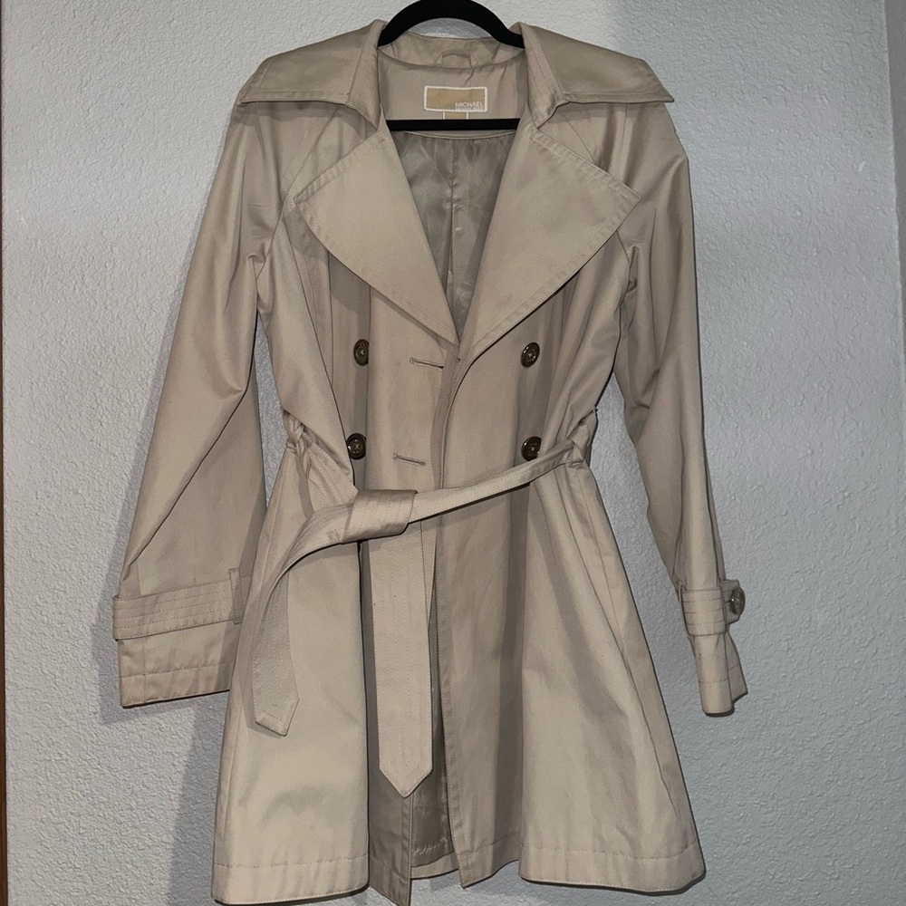Michael Kors trench coat. Polyester and cotton. Size medium. Brand new.